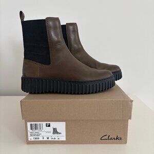 Clarks Torhill Maple Ankle Boots - Dark Olive Leather Boots